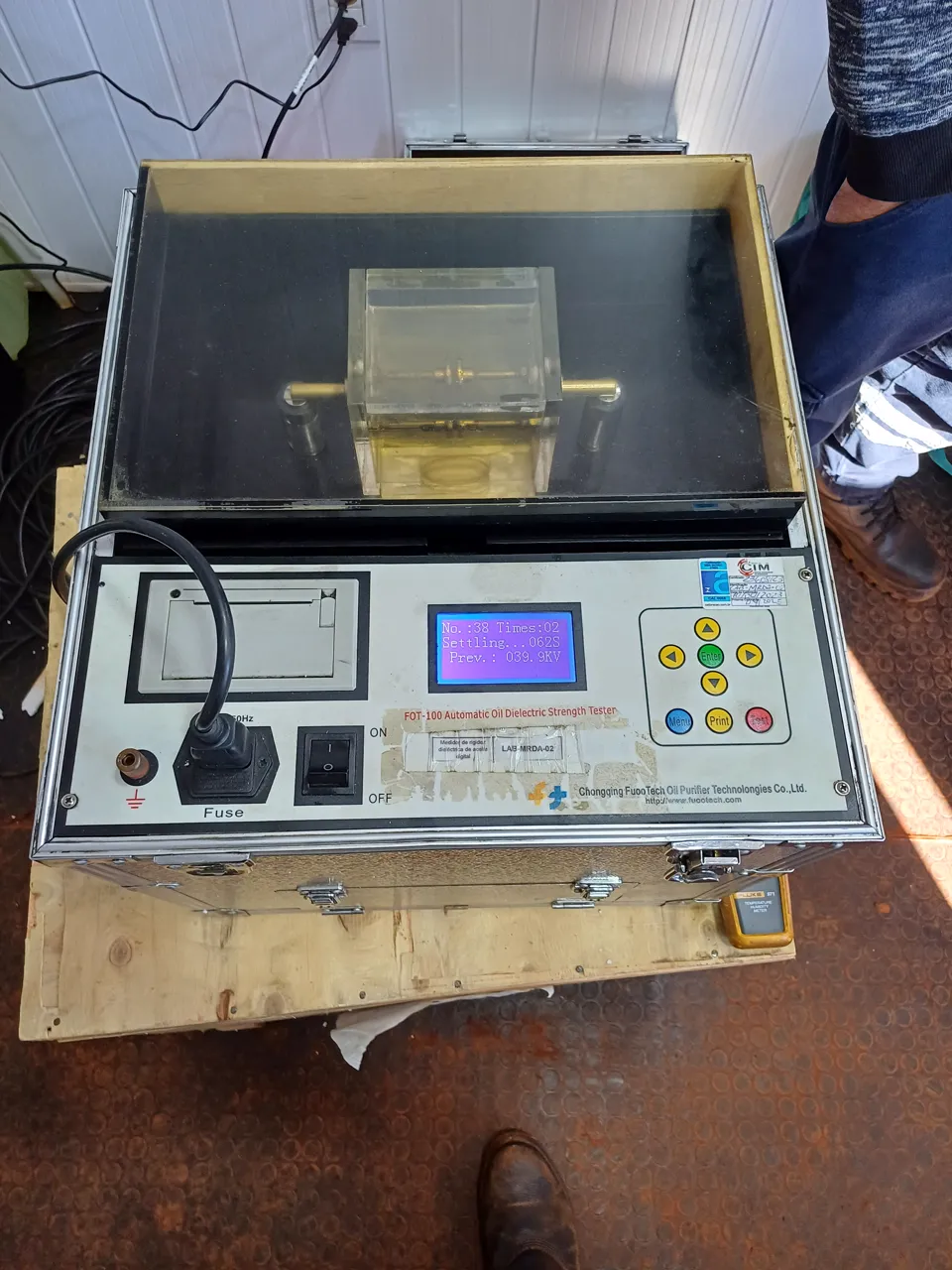 Automatic oil dielectric strength tester with a transformer oil sample loaded