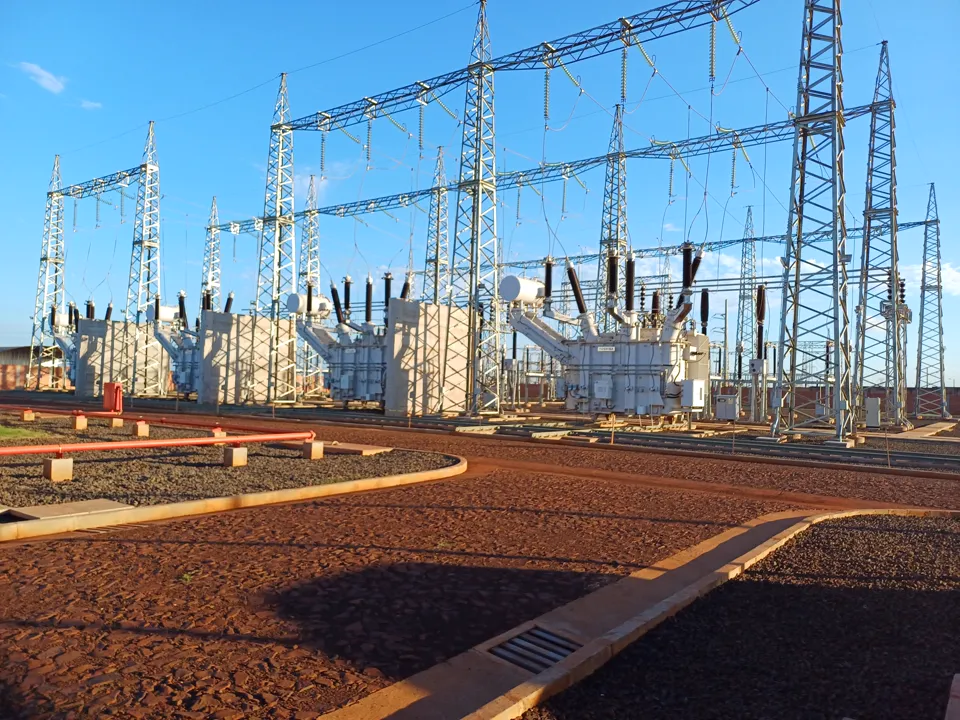 Photo of the 100 MW medium/high-voltage substation with transformers and transmission towers